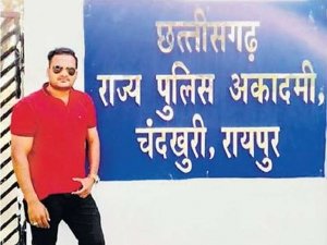 छत्तीसगढ़ /	फर्जी दरोगा गिरफ्तार, शौक के लिए सिलवाई थी वर्दी; राष्ट्रपति के मंच के पास की ड्यूटी