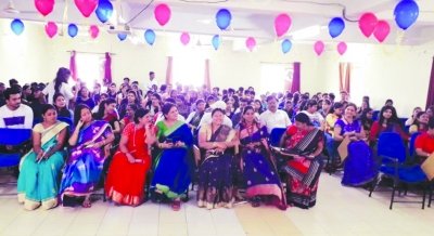 स्वरुपानंद महाविद्यालय शिक्षकों का हुआ सम्मान