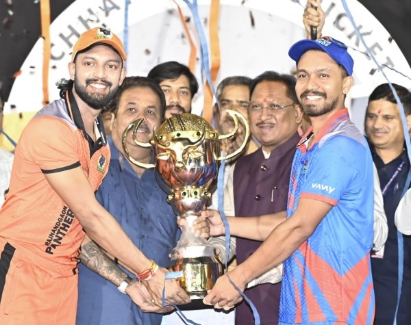 मुख्यमंत्री ने छत्तीसगढ़ क्रिकेट प्रीमियर लीग की विजेता टीमों को सौंपा विनर्स कप