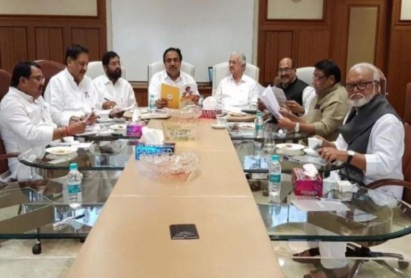 पहली बार शिवसेना, एनसीपी और कांग्रेस की बैठक, जल्द तय होगा सरकार बनाने का फार्मूला