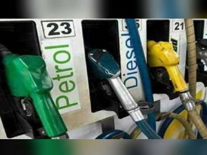 पहली बार पेट्रोल-डीजल की कीमत एक बराबर, कटौती के बाद 77 रुपए, मालभाड़ा नहीं बढ़ने से महंगाई से राहत