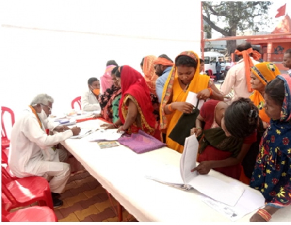 पट्टा नवीनीकरण और मजदूर कार्ड के लिए उरला के हितग्राहियों ने भरे आवेदन
