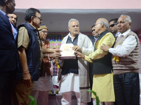 डिजाइनर कपड़ों पर काम करें देवांगन समाज, बाजार उपलब्ध कराएगी सरकार