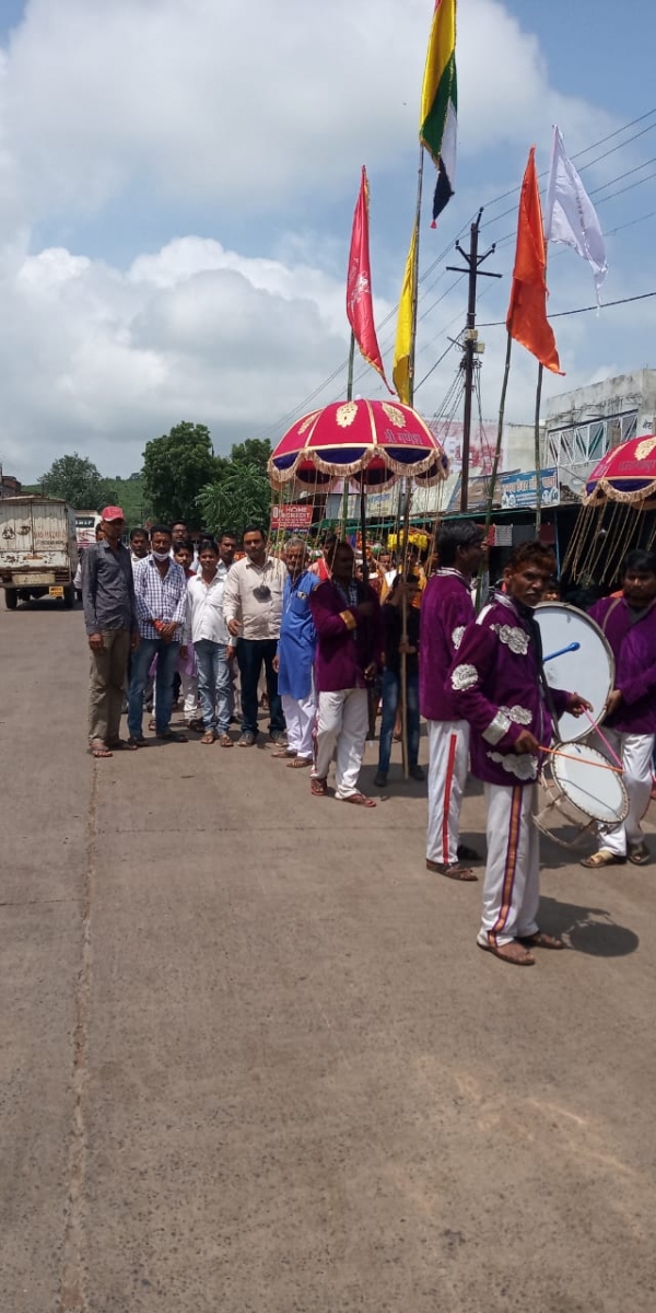 कलश यात्रा के साथ भव्य संगीतमय भागवत कथा का शुभारंभ