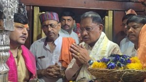&#039;काशी के कोतवाल&#039;  काल भैरव जी के दरबार में मुख्यमंत्री विष्णुदेव साय ने की पूजा-अर्चना