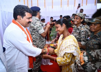 उपमुख्यमंत्री विजय शर्मा ने राखी बँधवाकर किया अपना वादा पूरा