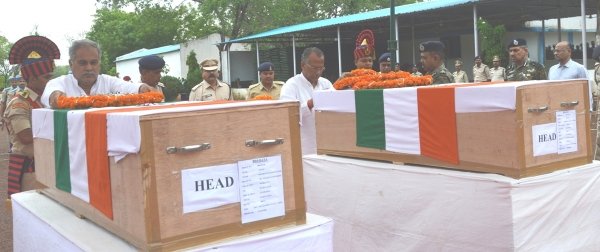 मुख्यमंत्री और गृह मंत्री ने शहीदों को दी श्रद्धांजलि