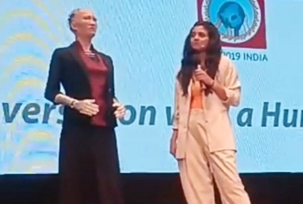 पहली रोबोट नागरिक सोफिया ने जलवायु परिवर्तन पर की बात, कहा- ऐसी हो &#039;आदर्श दुनिया&#039;
