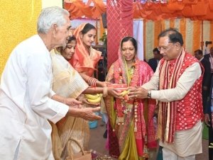 मुख्यमंत्री  विष्णुदेव साय बसना सलखण्ड में मां महालक्ष्मी पूजन कार्यक्रम में हुए शामिल