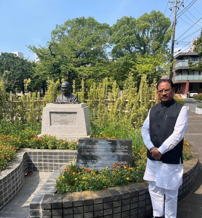 मुख्यमंत्री विष्णुदेव साय ने टोक्यो के ‘लिटिल इंडिया’ पहुँचकर महात्मा गांधी को किया नमन