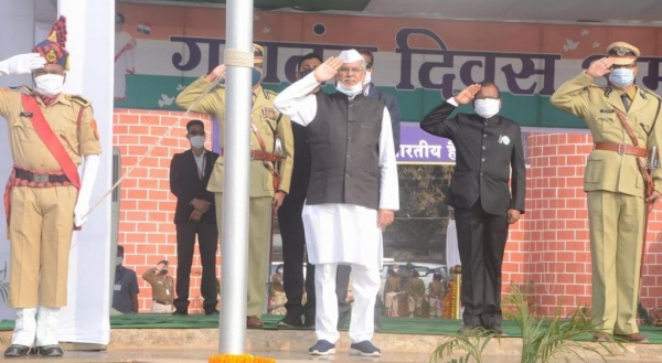 मुख्यमंत्री श्री भूपेश बघेल ने जगदलपुर के लालबाग मैदान में किया ध्वजारोहण