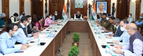 मुख्यमंत्री भूपेश बघेल ने आज यहां अपने निवास कार्यालय में आयोजित बैठक में लोक निर्माण, गृह, जेल, धार्मिक न्यास एवं धर्मस्व और पर्यटन विभाग की बजट तैयारियों की समीक्षा की..