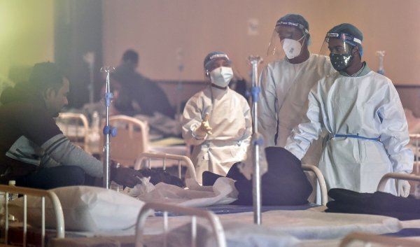 Covid cases in India | आठ महीने बाद भारत के फिर वही हालात, 24 घंटे में कोरोना के 2,47,417 नए मामले, 380 लोगों की मौत