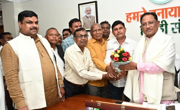 मुख्यमंत्री  साय से यादव समाज के प्रतिनिधियों ने की सौजन्य मुलाकात