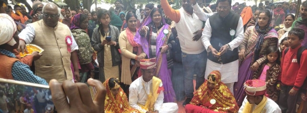 मुख्यमंत्री सामूहिक विवाह में शामिल हुए संसदीय सचिव चिंतामणी महाराज : नवदम्पतियों को दिया आशीर्वाद