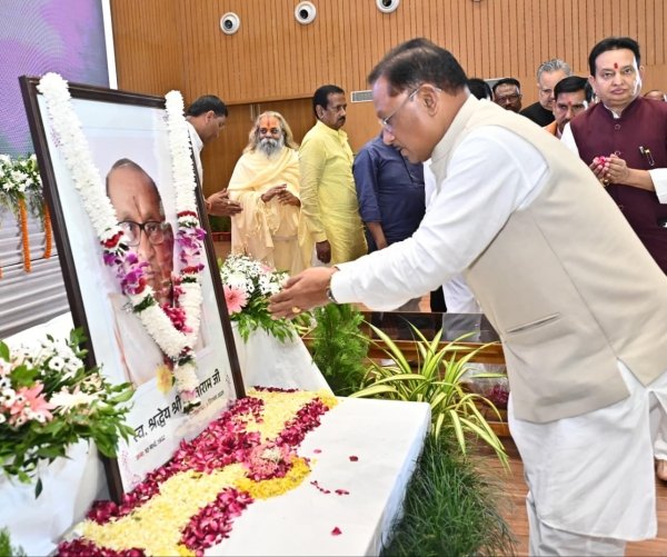 मुख्यमंत्री  विष्णुदेव साय ने श्रद्धेय शांताराम सर्राफ को अर्पित की श्रद्धांजलि