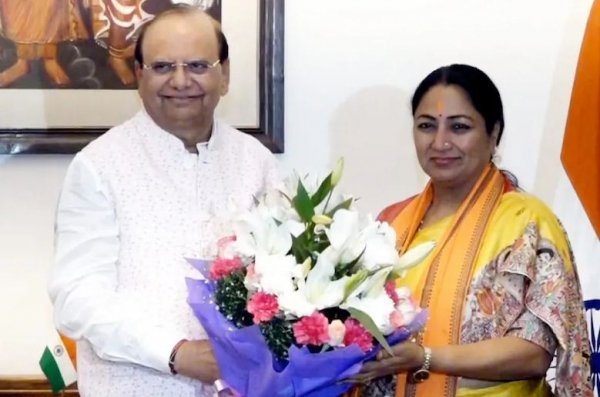 रेखा गुप्ता ने उपराज्यपाल से मिलकर सरकार बनाने का दावा पेश किया