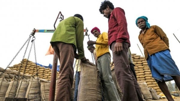 किसानों की ऋण माफी के लिए आदेश जारी, ऋण वसूली पर लगाई तत्काल रोक