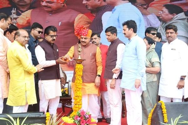 इंदौर स्वच्छता के साथ अन्य क्षेत्रों में भी तेजी से आगे बढ़े : मुख्यमंत्री डॉ. यादव