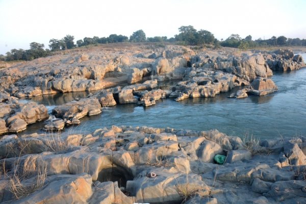 चमकते चट्टान, ले सकती हैं जान.. इसलिए रहें सावधान