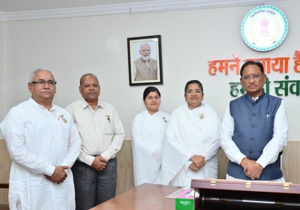 मुख्यमंत्री  विष्णु देव साय से प्रजापिता ब्रह्माकुमारी ईश्वरीय विश्वविद्यालय के प्रतिनिधि मण्डल की सौजन्य मुलाकात