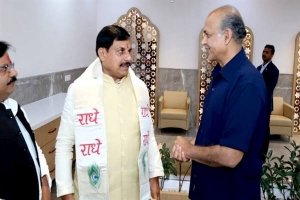 मुख्यमंत्री डॉ. यादव से मिले फिल्म निर्देशक श्री गोवारीकर