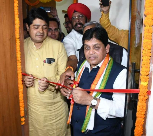 नगरीय प्रशासन मंत्री डॉ. शिव कुमार डहरिया ने &lsquo;महापौर स्वच्छता हेल्प लाइन&lsquo; नम्बर का शुभारंभ किया
