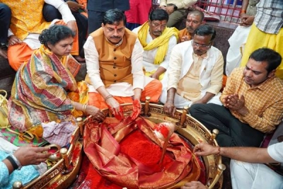 मुख्यमंत्री डॉ. यादव ने सपत्नीक श्री अंगारेश्वर महादेव का पूजन-दर्शन कर अभिषेक किया