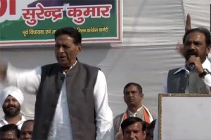 कांग्रेस विधायक ने प्रियंका गांधी की जगह लगा दिए प्रियंका चोपड़ा जिंदाबाद के नारे