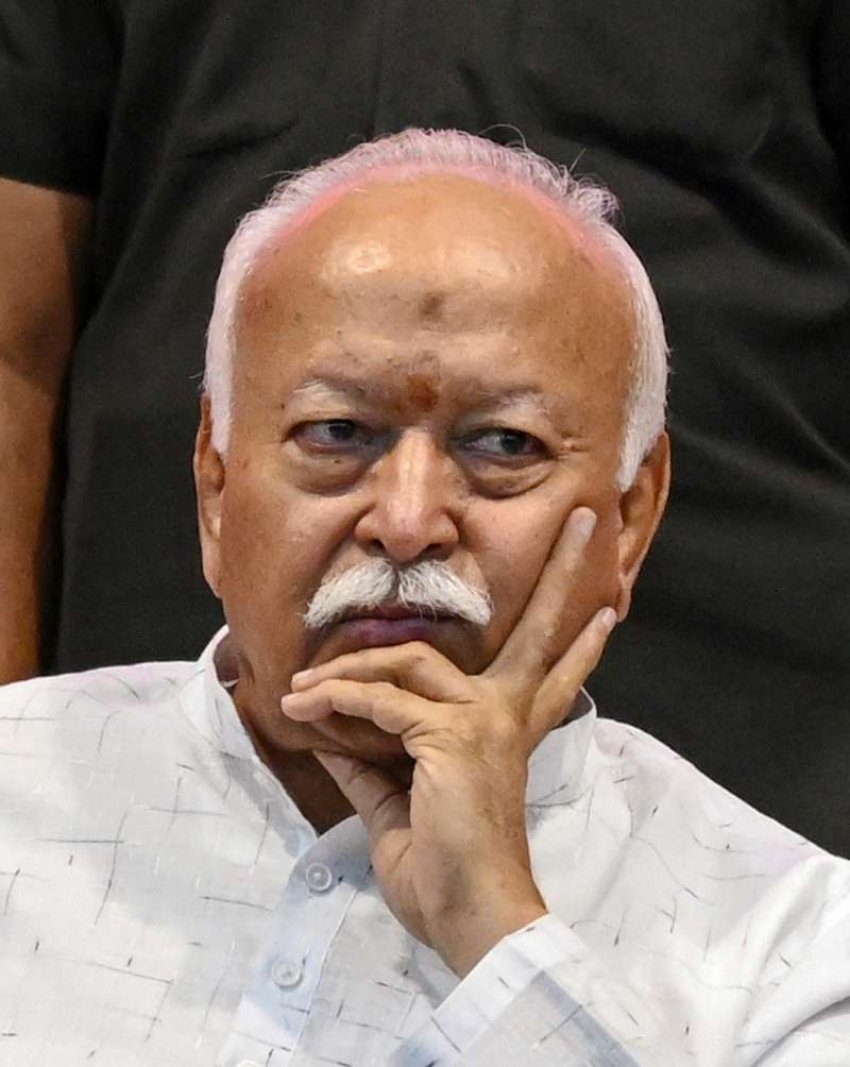 नेताओं की उम्र सीमा पर संघ प्रमुख का सुझाव, 75 पार नेताओं की राजनीति पर गरमाया माहौल