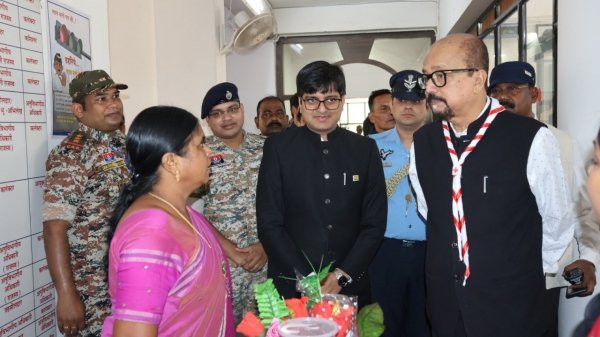 रमेन डेका ने टीबी मरीजों को पोषण आहार किट वितरण किया