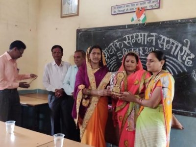 बच्चों ने किया शिक्षकों का सम्मान