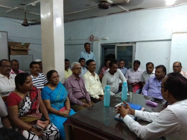 कर्मियों में लाभांश व ब्याज का वितरण