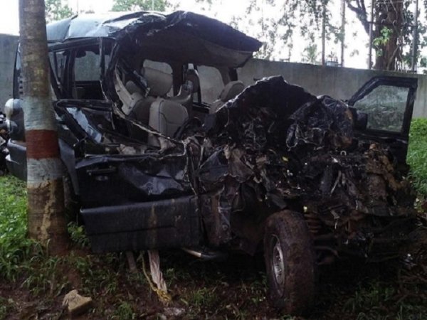 बस और स्कार्पियो की टक्कर से तीन युवकों की मौके पर मौत, तीन घायल