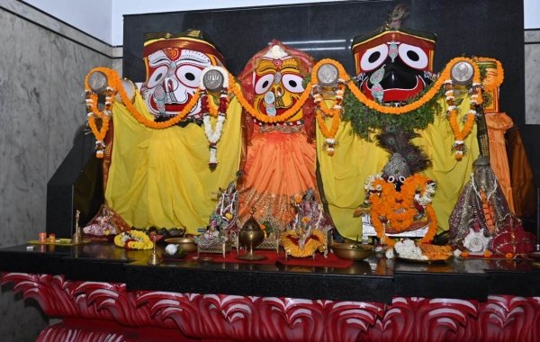 प्रधानमंत्री  नरेंद्र मोदी का आशीर्वाद और पूर्व प्रधानमंत्री वाजपेयी का पुण्य स्मरण कर मुख्यमंत्री  विष्णु देव साय ने संभाली छत्तीसगढ़ की कमान