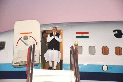 गुजरात के दो दिवसीय दौरे पर जामनगर पहुंचे पीएम मोदी