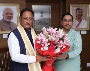 मुख्यमंत्री  विष्णुदेव साय ने केंद्रीय मंत्री  प्रल्हाद जोशी से की सौजन्य भेंट