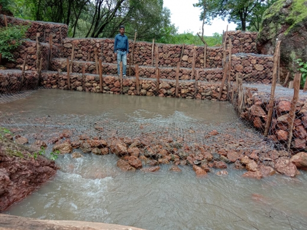 ग्रामीण नालों में जल उपलब्धता से दोहरी फसल के रकबे में होने लगी वृद्धि : नरवा विकास से आजीविका के साधन बढ़े