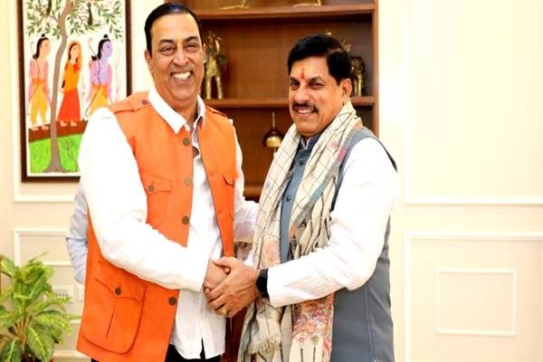 मुख्यमंत्री डॉ. यादव से फिल्म अभिनेता श्री विंदु दारा सिंह ने की सौजन्य भेंट