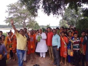 पारिवारिक कवरिया संघ द्वारा निकाला गया कावर यात्रा