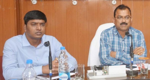 पट्टे का निराकरण नहीं होने से कलेक्टर ने जताई कड़ी नाराज