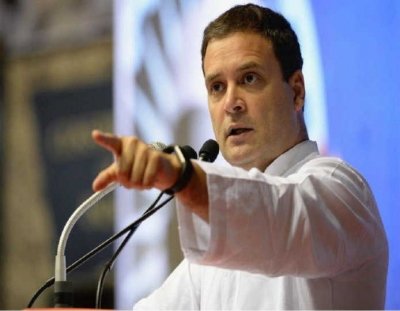 नोटबंदी में गरीबों के गद्दे-तकियों से पैसे निकालकर पीएम मोदी ने अंबानी की जेब भरी: राहुल गांधी