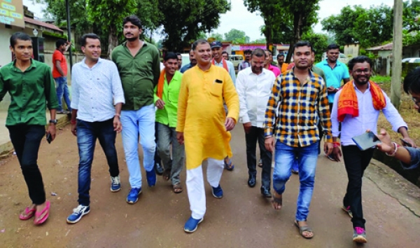 महापौर यादव पहुंचे किसानों के बीच
