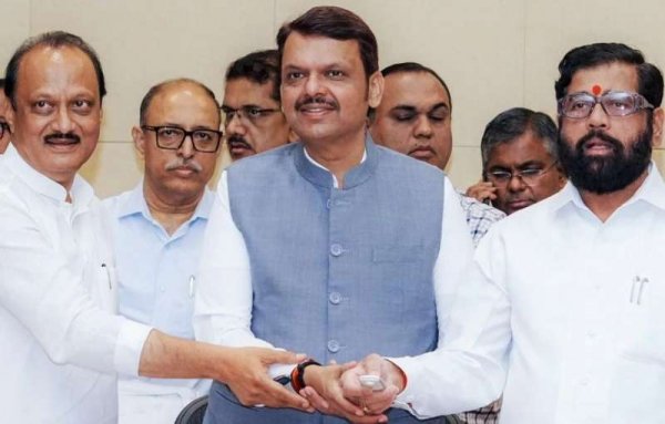 महाराष्ट्र विधानसभा चुनाव: नामांकन की अंतिम घड़ी में राजनीति का ड्रामा, प्राइवेट जेट से भेजा एबी फॉर्म