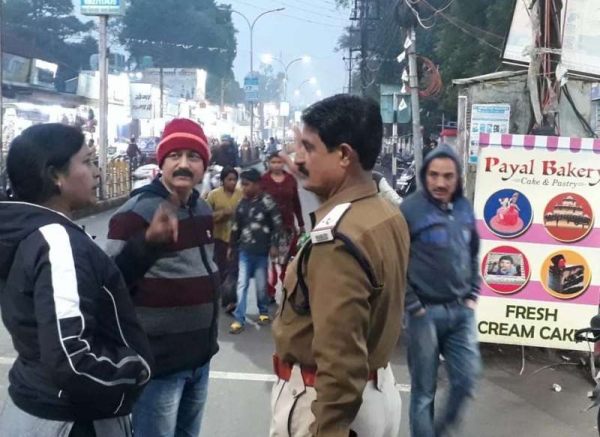 यातायात में बाधक बन रहे बिजली के खंभे और ट्रांसफार्मर को हटाने की कवायद