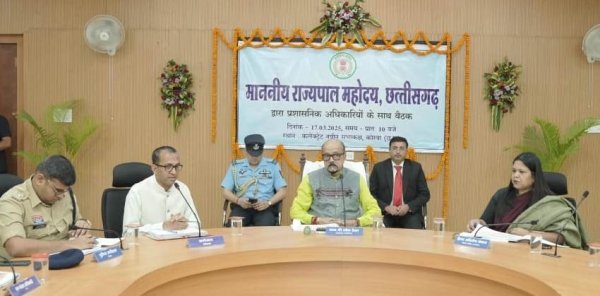 राज्यपाल  रमेन डेका ने ली कोरबा के प्रशासनिक अधिकारियों की बैठक