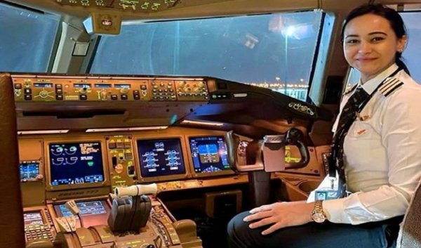 महामारी के दौरान भारतीयों को बचाने के लिए एक महीने में भरीं थी तीन उड़ान, मिलिए महिला पायलट लक्ष्मी जोशी से