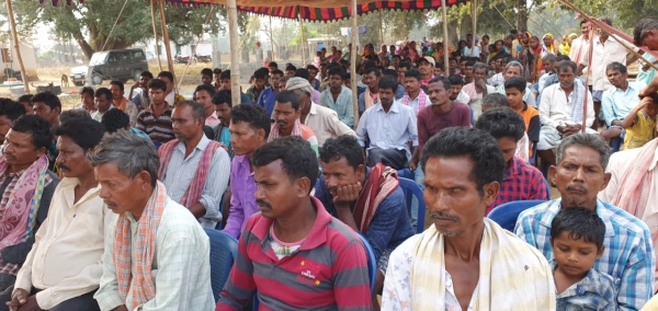 बैकफुट पर नक्सली : नक्सल प्रभावित गांव धर्मापेंटा की चुनावी सभा में जुटे सैंकड़ो ग्रामीण : लोकतंत्र में हिस्सेदारी जताने बुलेट ने किया बैलेट के आगे आत्मसमर्पण