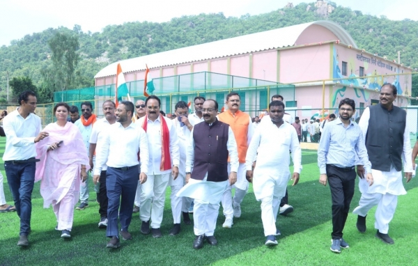 उप मुख्यमंत्री  अरुण साव ने बहुउद्देशीय मिनी स्टेडियम और इनडोर हॉल का किया लोकार्पण