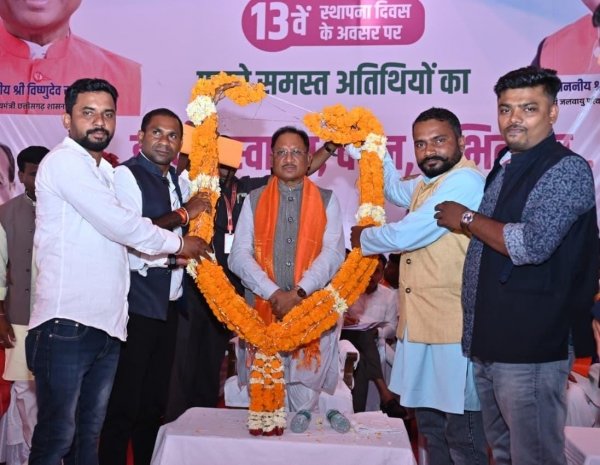 मुख्यमंत्री  विष्णुदेव साय सर्व पिछड़ा वर्ग समाज के स्थापना दिवस में हुए शामिल